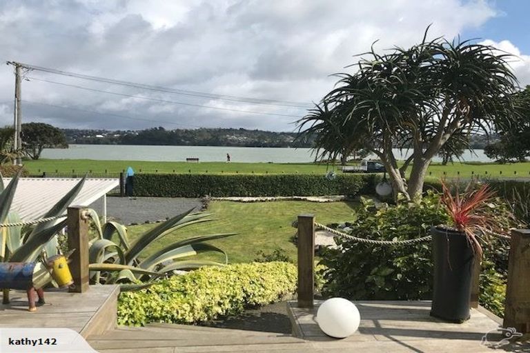Photo of property in 69 Kiwi Esplanade, Mangere Bridge, Auckland, 2022
