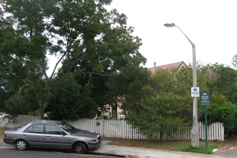 Photo of property in 19 Houston Place, Bayview, Auckland, 0629