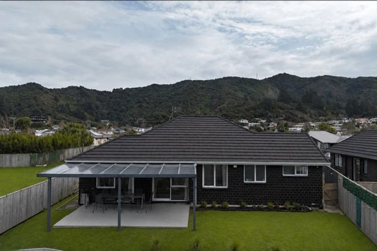 Photo of property in 21 Te Ara O Toroa, Wainuiomata, Lower Hutt, 5014