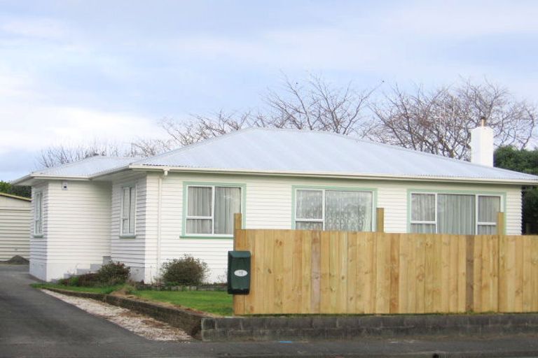 Photo of property in 17 Dorset Crescent, Hokowhitu, Palmerston North, 4410
