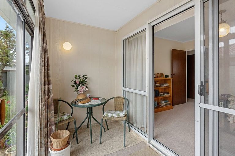 Photo of property in 11 Rewarewa Crescent, Waikanae, 5036