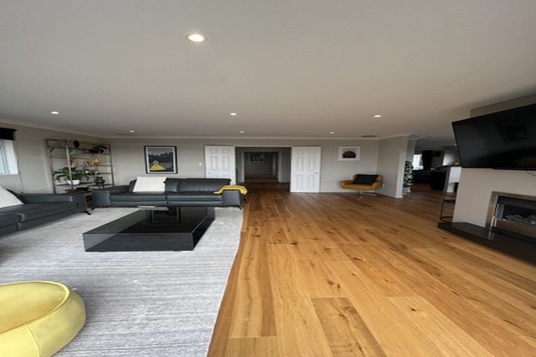 Photo of property in 26 Bernleigh Terrace, West Harbour, Auckland, 0618