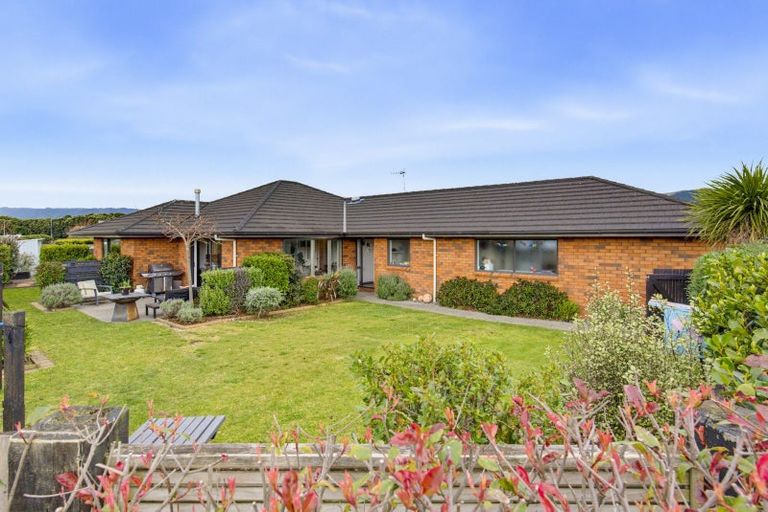 Photo of property in 20 Gandalf Crescent, Paraparaumu, 5032
