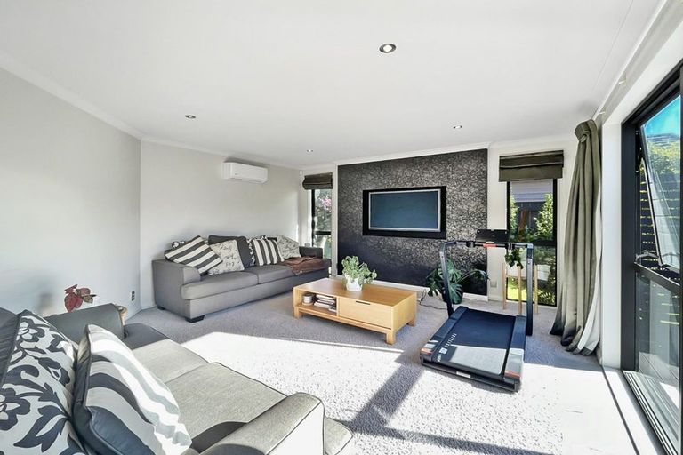 Photo of property in 33 Rosalie Terrace, Kelvin Grove, Palmerston North, 4414