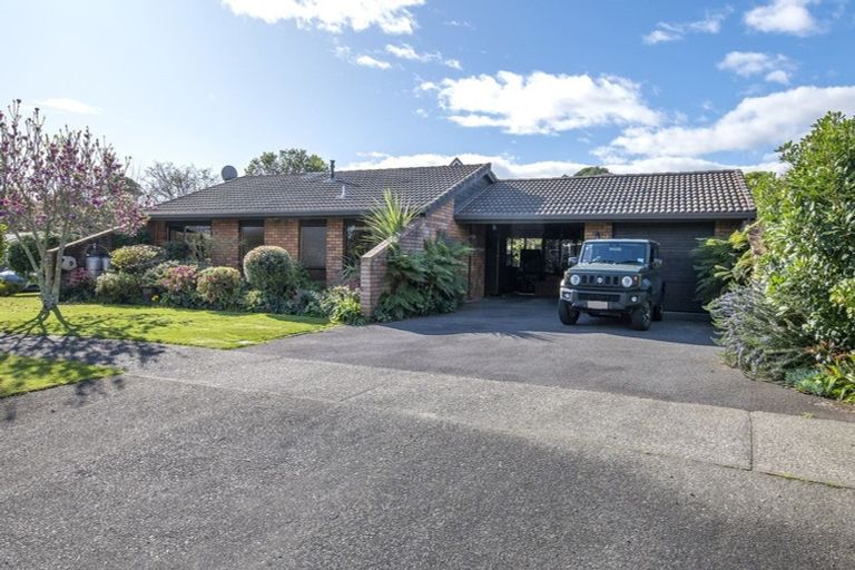 Photo of property in 1 Manu Grove, Waikanae, 5036