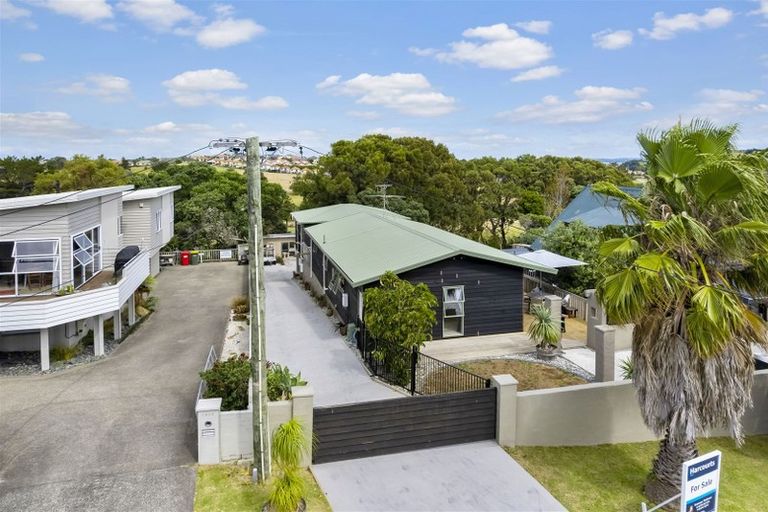 Photo of property in 1315 Whangaparaoa Road, Army Bay, Whangaparaoa, 0930