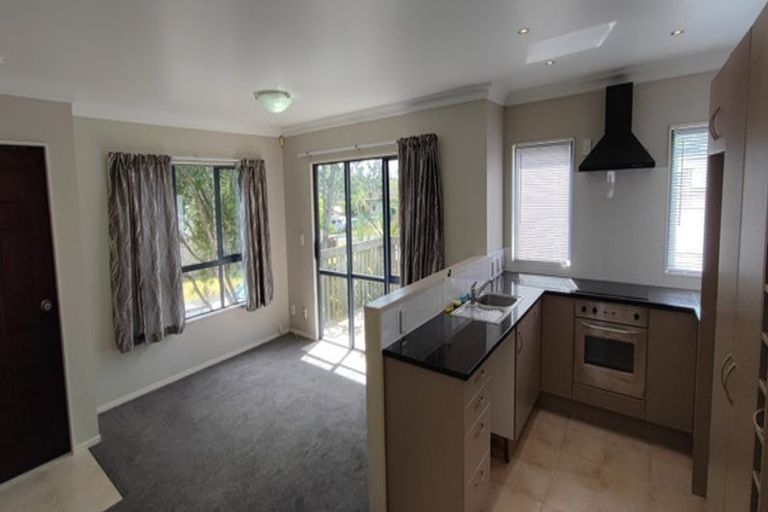 Photo of property in 4 Ballial Place, West Harbour, Auckland, 0618