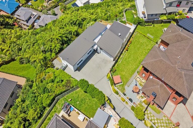 Photo of property in 34 Arahiwi Grove, Tirohanga, Lower Hutt, 5010