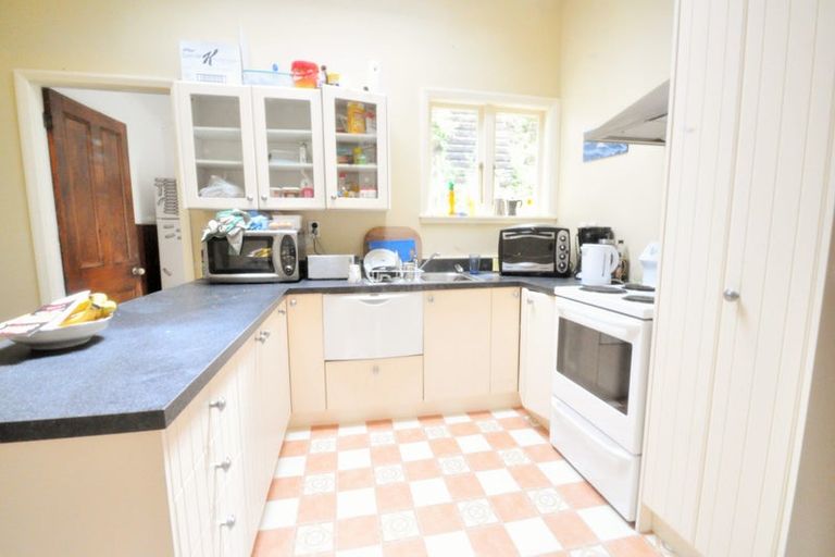 Photo of property in 140 Glenmore Street, Northland, Wellington, 6012