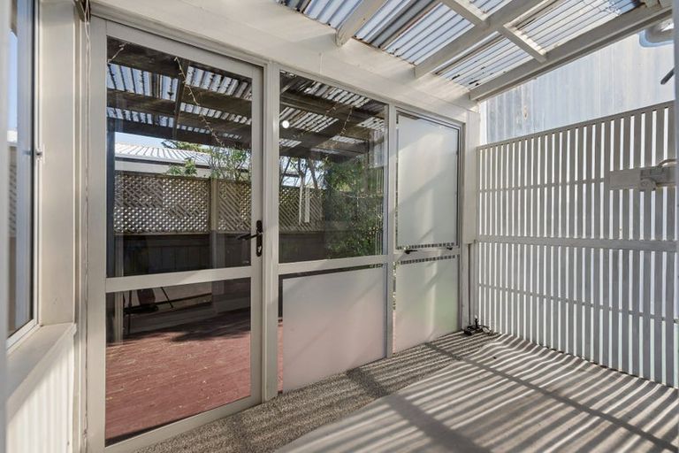 Photo of property in 11b Inver Street, Glen Eden, Auckland, 0602