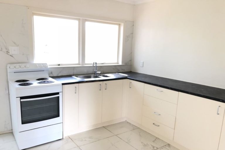 Photo of property in 2/13a Evelyn Place, Hillcrest, Auckland, 0627