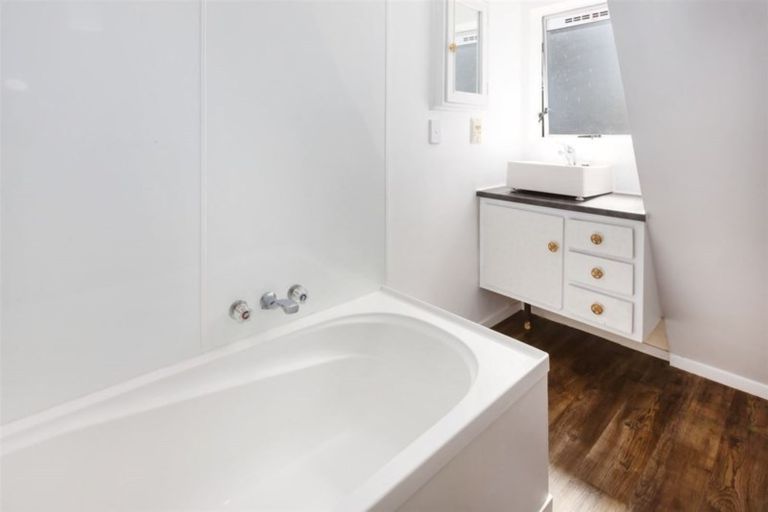 Photo of property in 9 Toporoa View, Ascot Park, Porirua, 5024