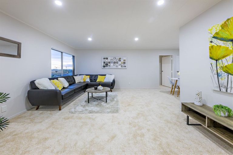 Photo of property in 1/11 Chamade Place, Clover Park, Auckland, 2019