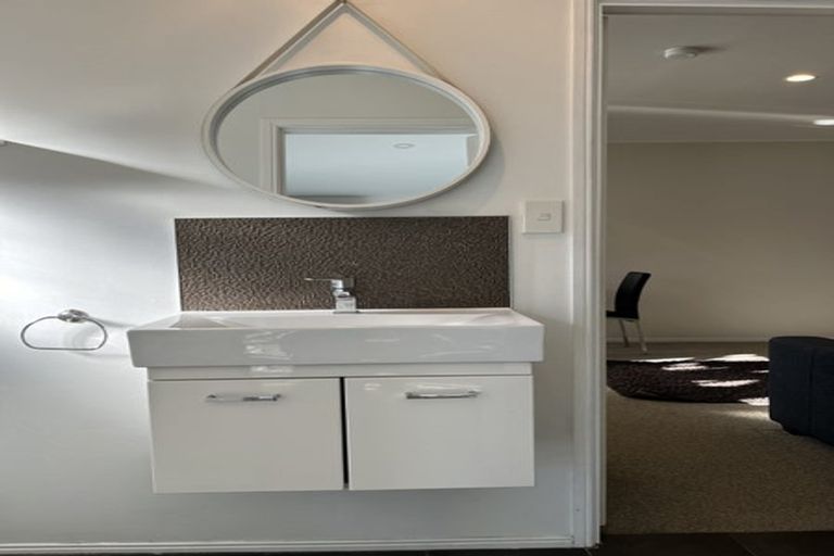 Photo of property in 3/1 Gulf Crest, Bucklands Beach, Auckland, 2012