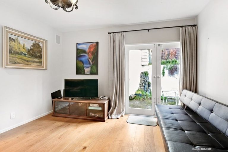 Photo of property in 3 Homewood Avenue, Karori, Wellington, 6012