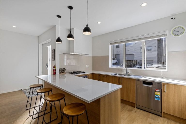 Photo of property in 25 Sunshine Boulevard, Sunnyvale, Auckland, 0612