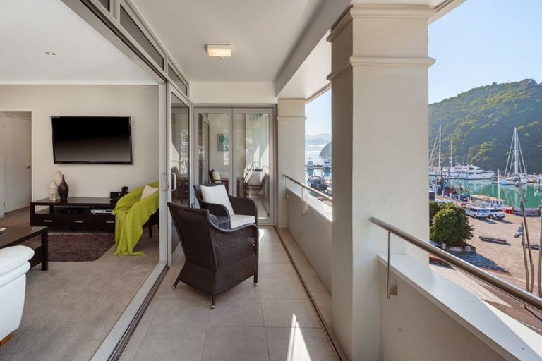 Photo of property in Oxleys Rock Apartments, 401/6 London Quay, Picton, 7220