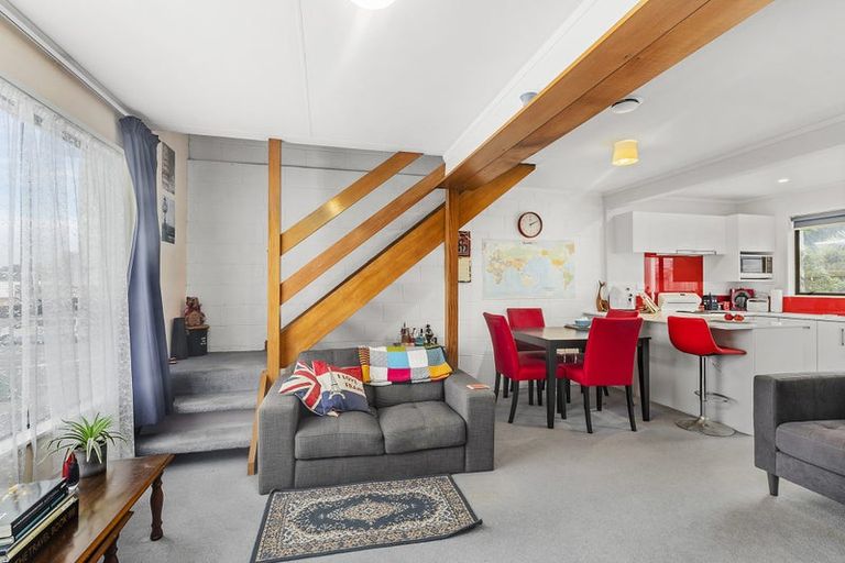 Photo of property in 2/29 Main Road, Tawa, Wellington, 5028