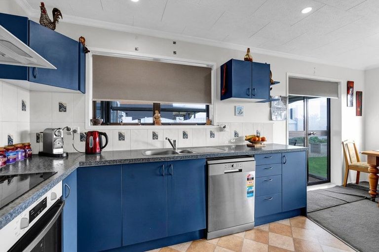 Photo of property in 25 Puketotara Street, Highlands Park, New Plymouth, 4312