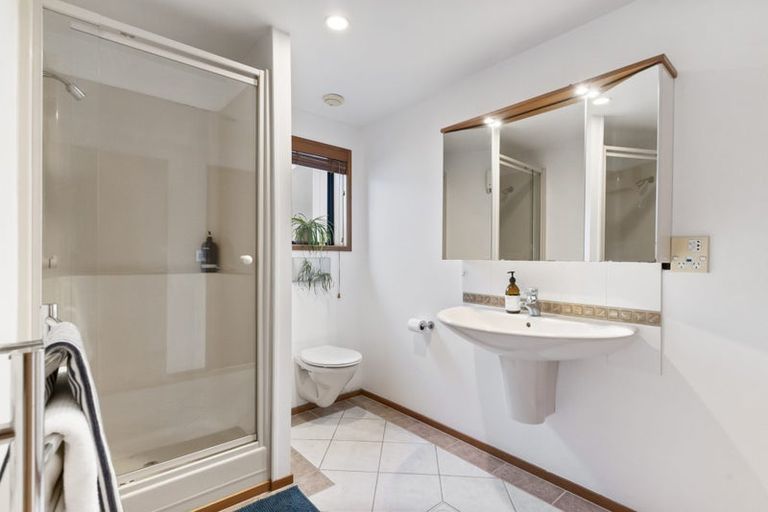 Photo of property in 1/52 Masterton Road, Rothesay Bay, Auckland, 0630