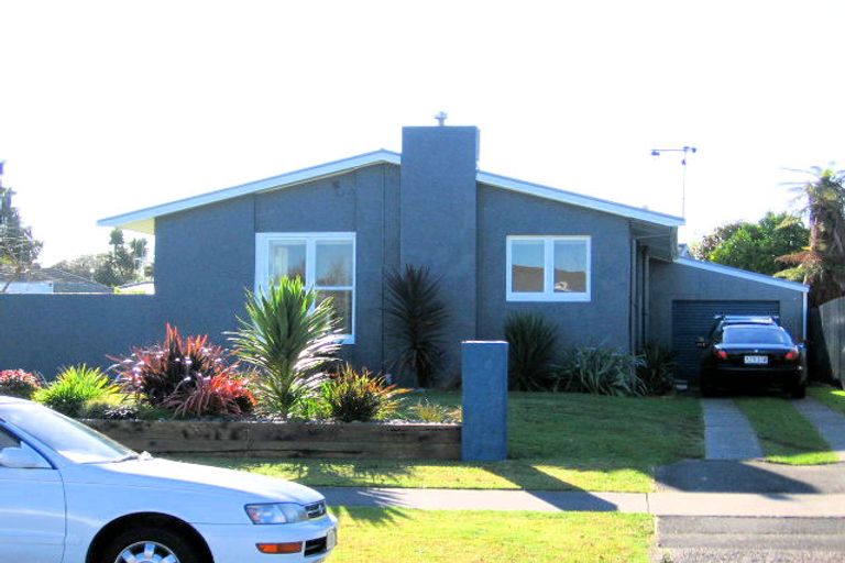 Photo of property in 16 Dover Road, St Andrews, Hamilton, 3200