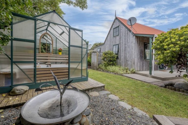 Photo of property in 18 Campion Road, Waikanae Beach, Waikanae, 5036