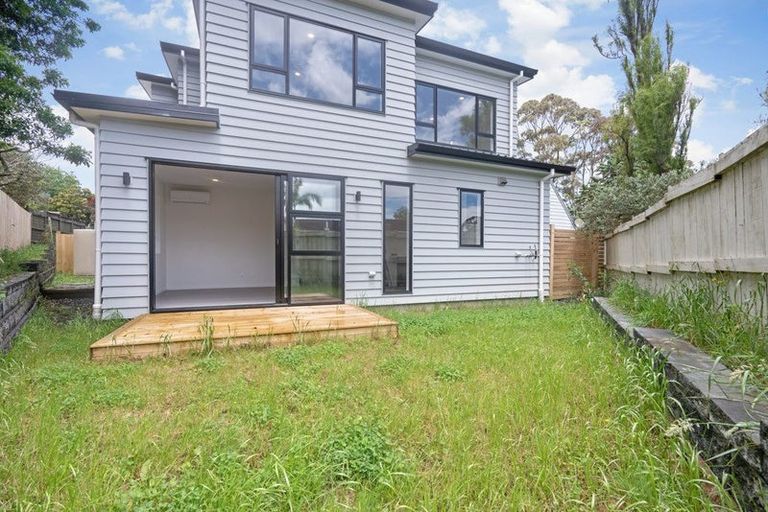Photo of property in 43d Fitzherbert Avenue, West Harbour, Auckland, 0618