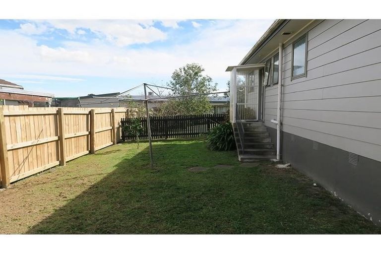 Photo of property in 14 Palmers Road, Clendon Park, Auckland, 2103