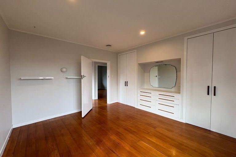 Photo of property in 17b Brookfield Road, Te Atatu Peninsula, Auckland, 0610