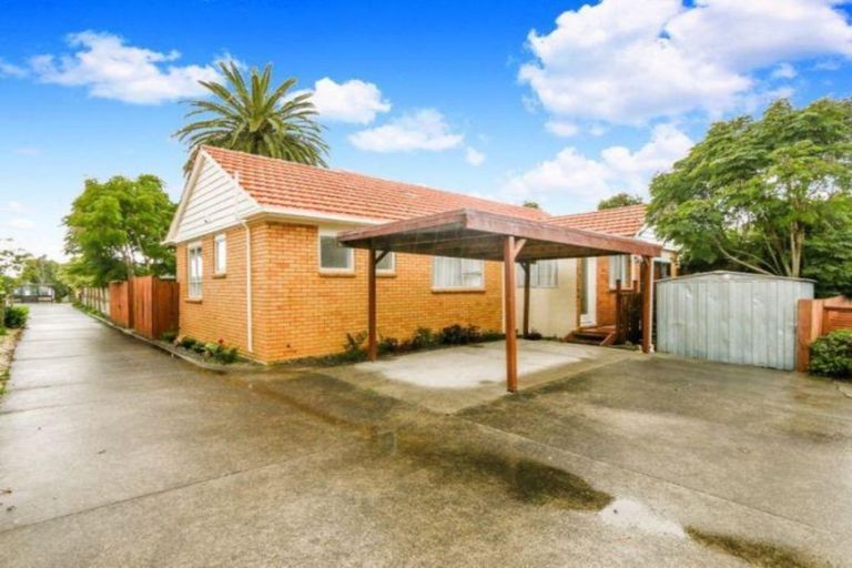 Photo of property in 60a Waimumu Road, Massey, Auckland, 0614