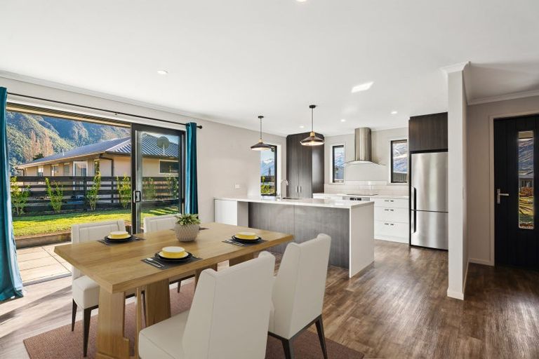 Photo of property in 10 Lakefield Close, Kingston, Athol, 9793