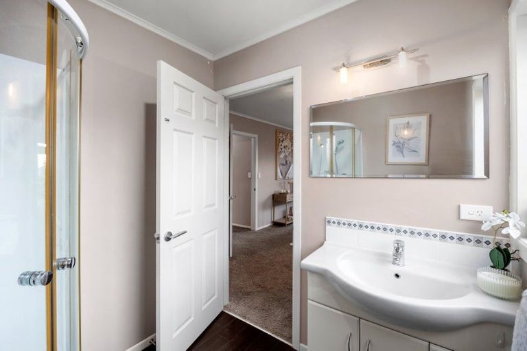 Photo of property in 5 Ruske Place, Grandview Heights, Hamilton, 3200