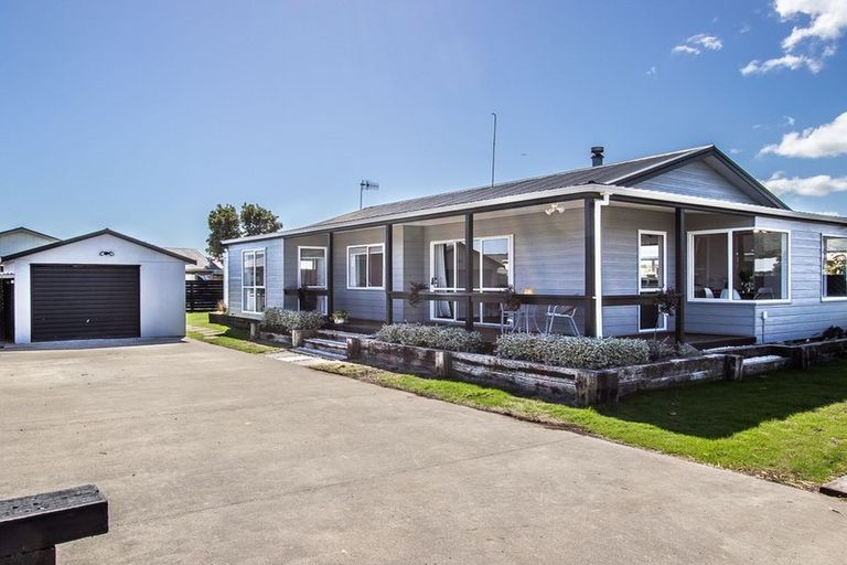 Photo of property in 13 Rutherford Drive, Waikanae Beach, Waikanae, 5036