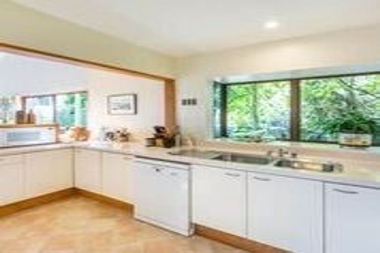 Photo of property in 9 Sherwood Lane, Cashmere, Christchurch, 8022