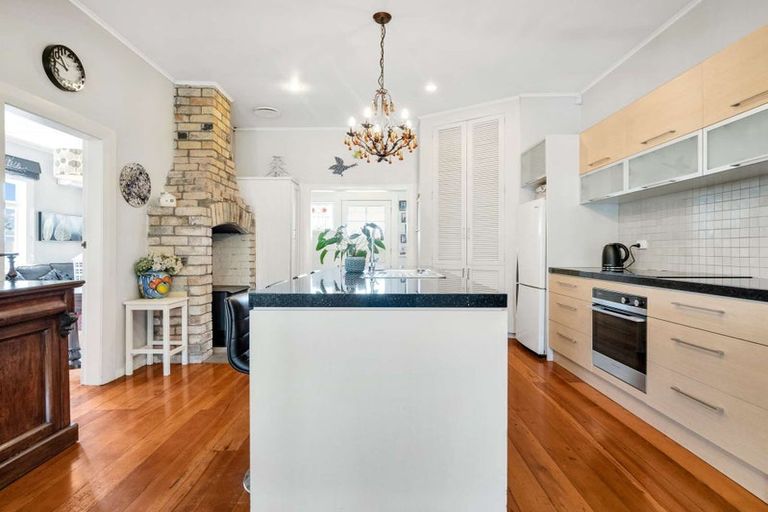 Photo of property in 97 Queen Street, Waiuku, 2123