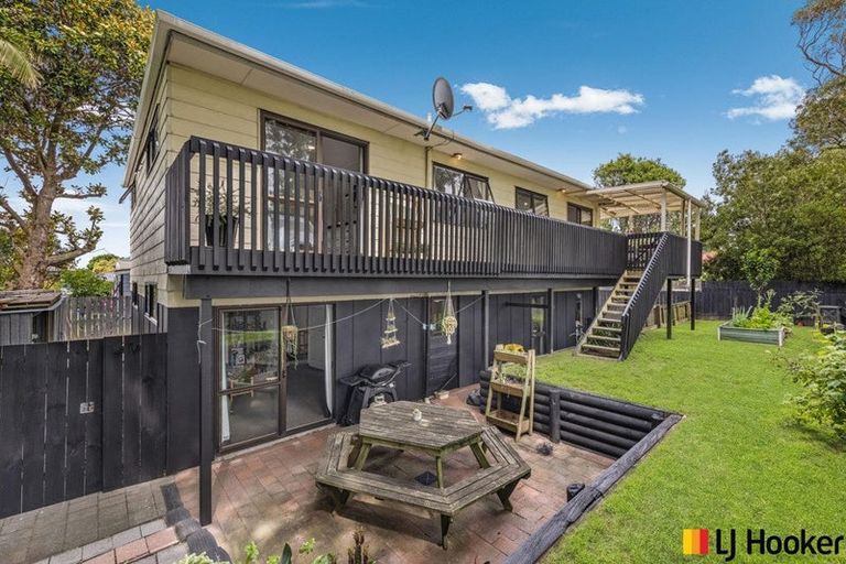 Photo of property in 2/187 Carnoustie Drive, Wattle Downs, Auckland, 2103