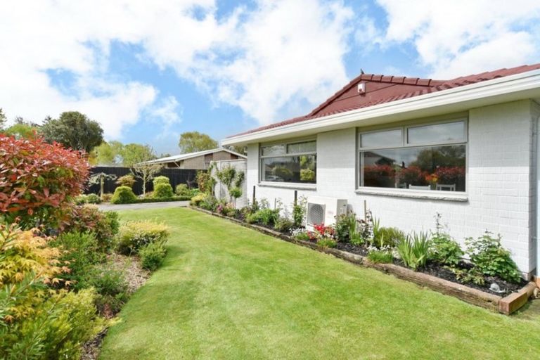 Photo of property in 3 Cam Place, Harewood, Christchurch, 8051