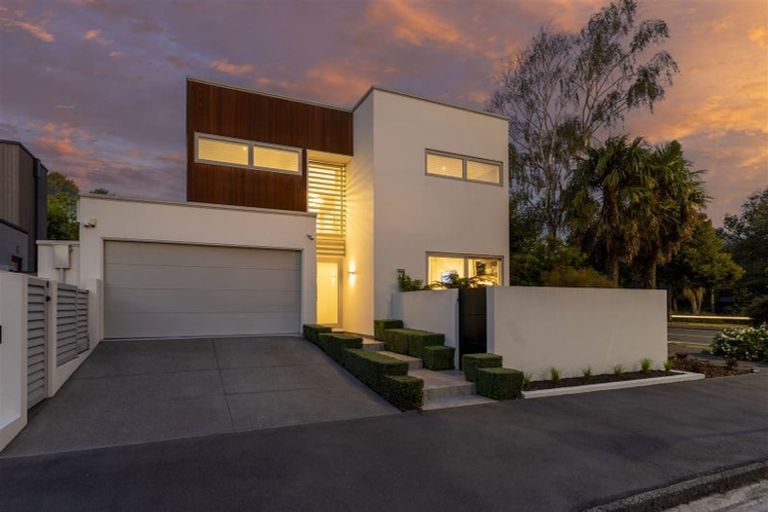 Photo of property in 2 Jacksons Road, Merivale, Christchurch, 8014