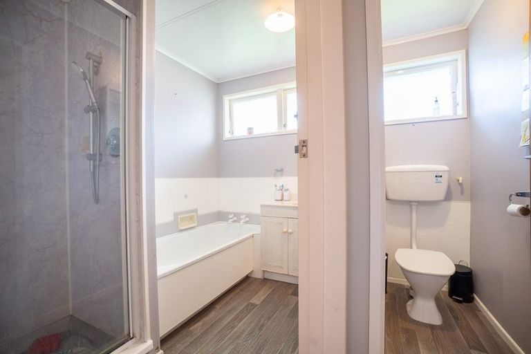 Photo of property in 32 Rhodes Drive, Kelvin Grove, Palmerston North, 4414