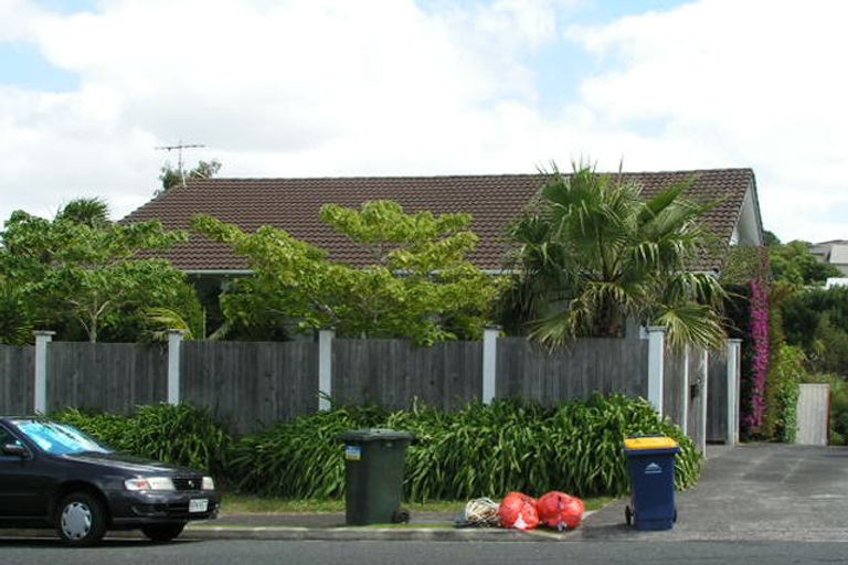 Photo of property in 2/13 Hororata Road, Hauraki, Auckland, 0622