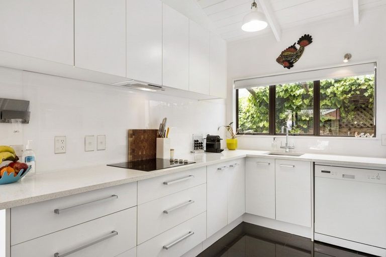 Photo of property in 2/78 Ngataringa Road, Devonport, Auckland, 0624