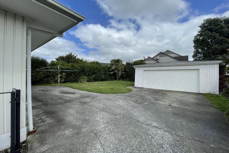 Photo of property in 76 Wikiriwhi Crescent, Awapuni, Palmerston North, 4412