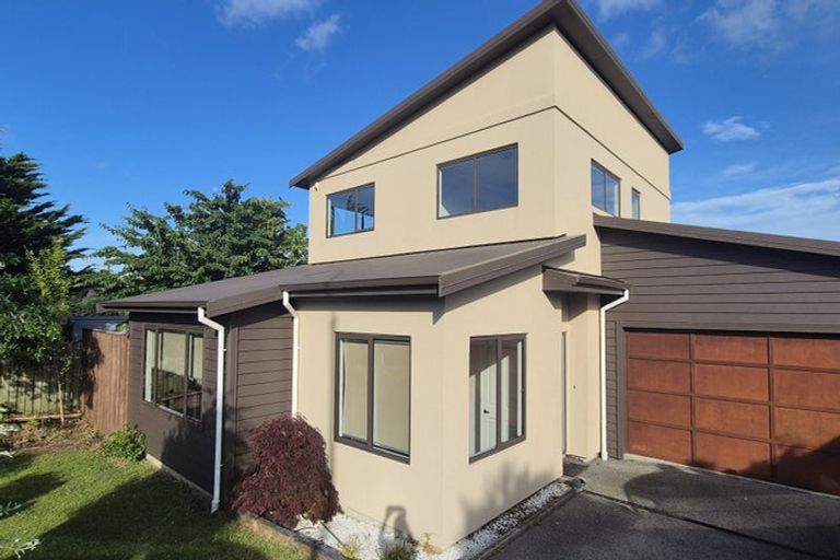 Photo of property in 77 Te Puia Drive, Aotea, Porirua, 5024