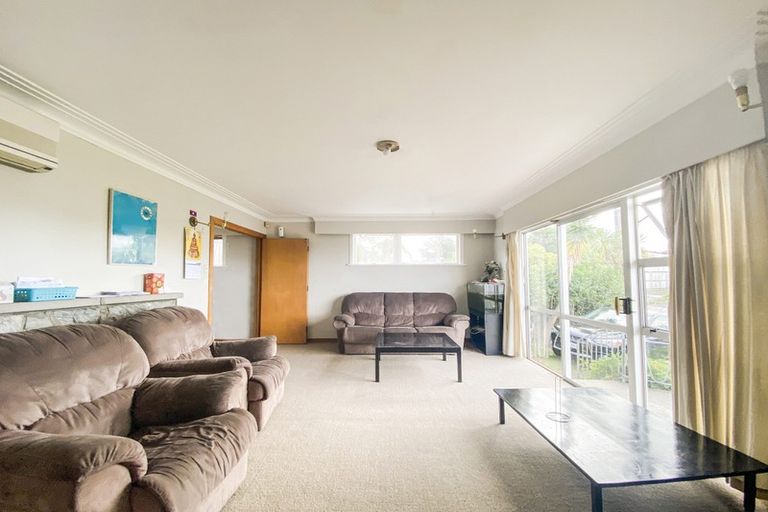 Photo of property in 9 Divich Avenue, Te Atatu South, Auckland, 0610
