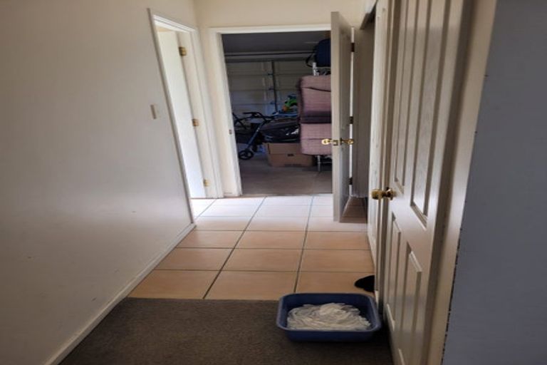 Photo of property in 13 Swanson Oaks, Swanson, Auckland, 0612