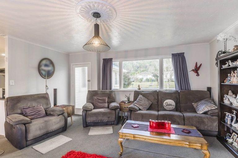 Photo of property in 48 Horoeka Street, Stokes Valley, Lower Hutt, 5019