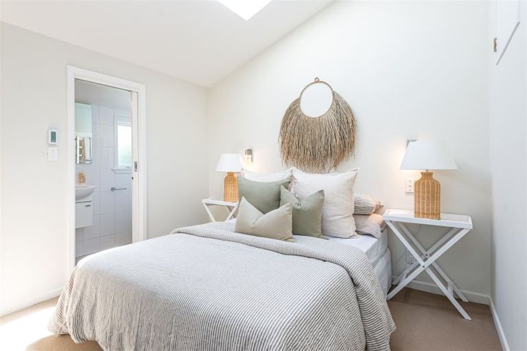 Photo of property in 52 Saint Andrews Hill Road, Mount Pleasant, Christchurch, 8081