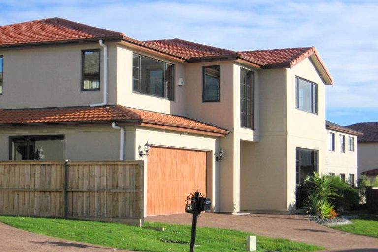 Photo of property in 24 Kaseng Place, East Tamaki Heights, Auckland, 2016