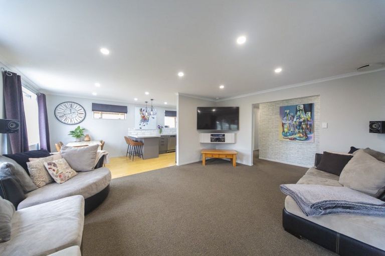 Photo of property in 8 Bryce Place, Kelvin Grove, Palmerston North, 4414