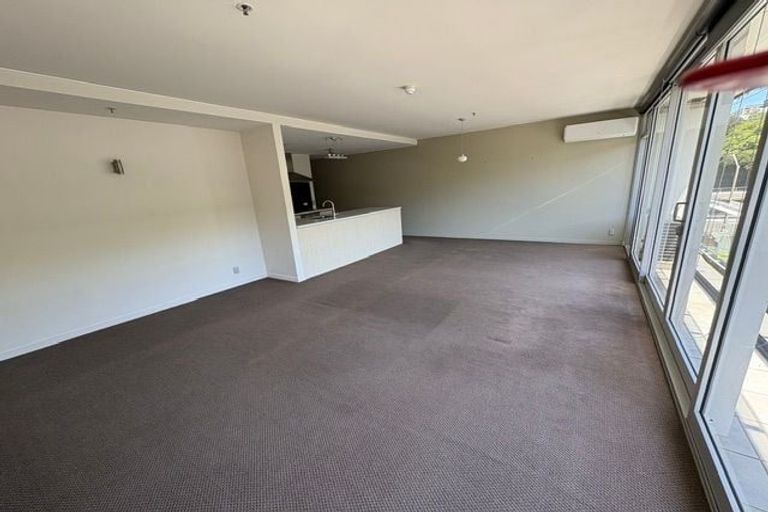 Photo of property in Montreaux, 164 The Terrace, Wellington Central, Wellington, 6011